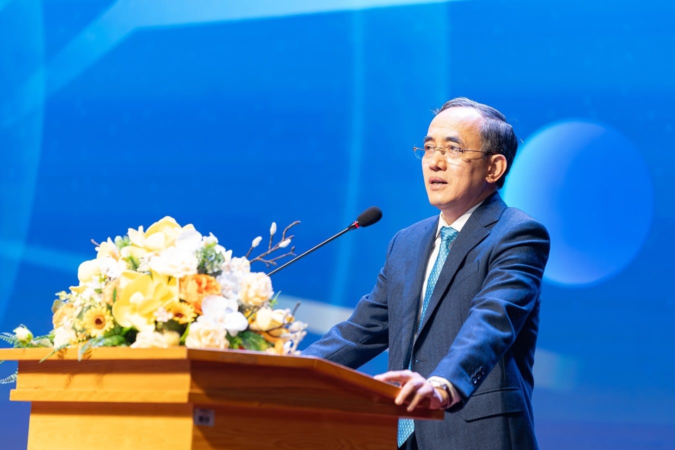 Người đàn ông sinh năm 1964 gốc Nam Định kiếm thêm 1.500 tỷ trong năm "tuổi" nhờ chứng khoán, còn được cấp bằng sáng chế độc quyền loại nhựa đặc biệt- Ảnh 1.