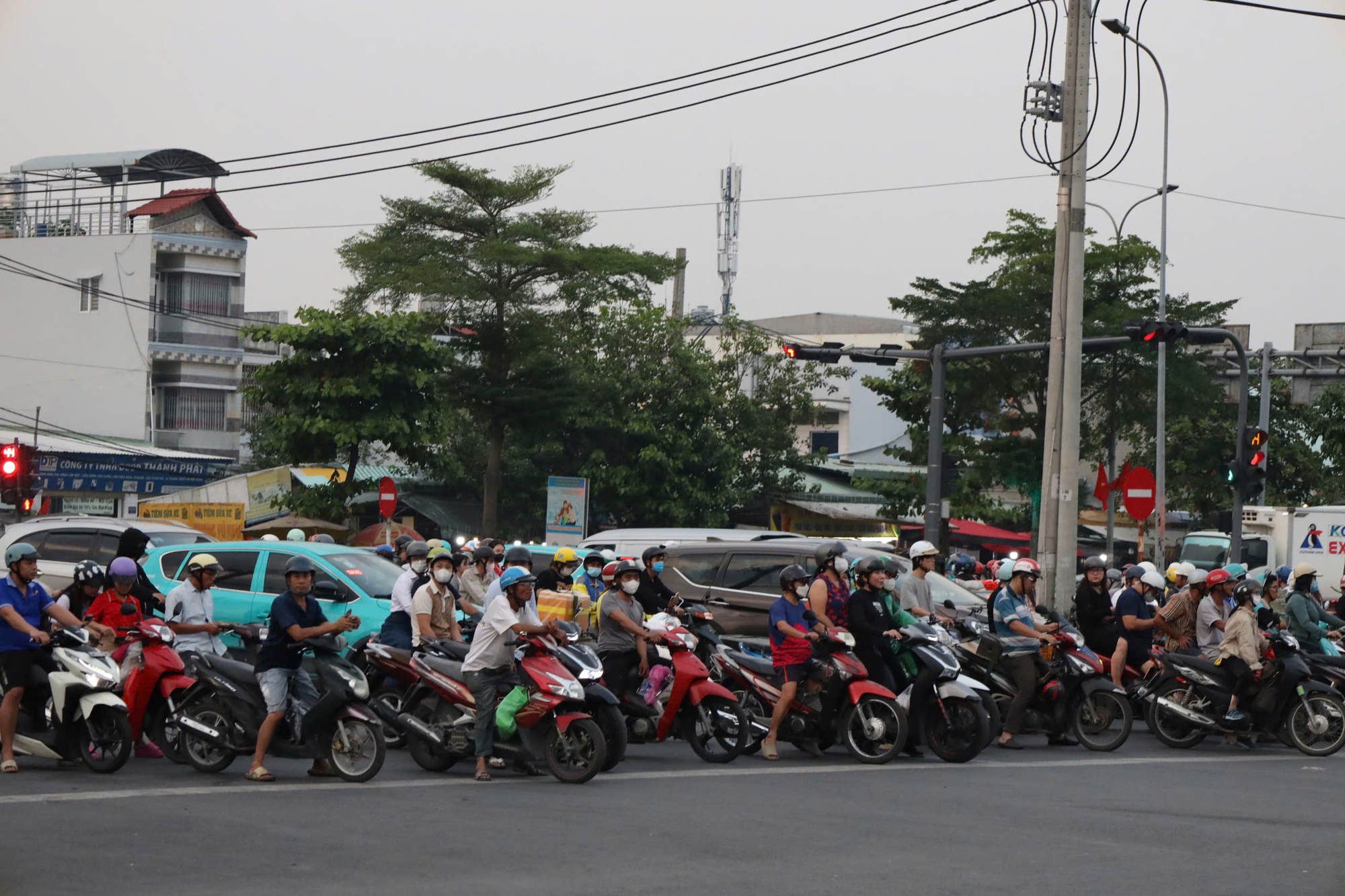 Tăng mức phạt giao thông: Nhiều người ở TP HCM “không tin vào mắt mình”- Ảnh 14.