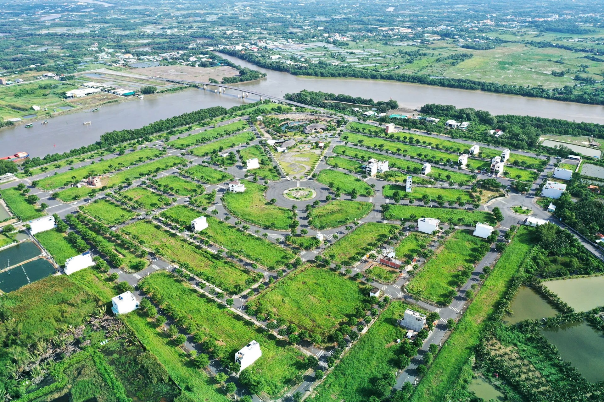 “Săn” đất nền pháp lý sạch quanh dự án “khủng”, nhà đầu tư chờ “bật” giá từ năm 2025- Ảnh 3.