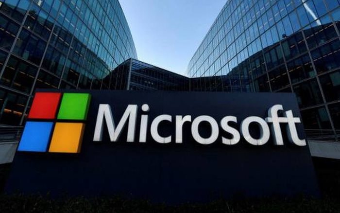 Cuộc chiến AI nóng hơn bao giờ hết, Microsoft tuyên bố sẽ đầu tư 80 tỷ USD vào lĩnh vực này trong năm mới- Ảnh 1.