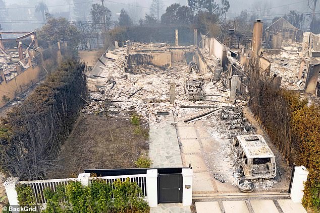 Cháy rừng lịch sử phá hủy California, hàng loạt sao hạng A Hollywood cũng thành vô gia cư khi biệt thự triệu đô bị cháy rụi.- Ảnh 6.