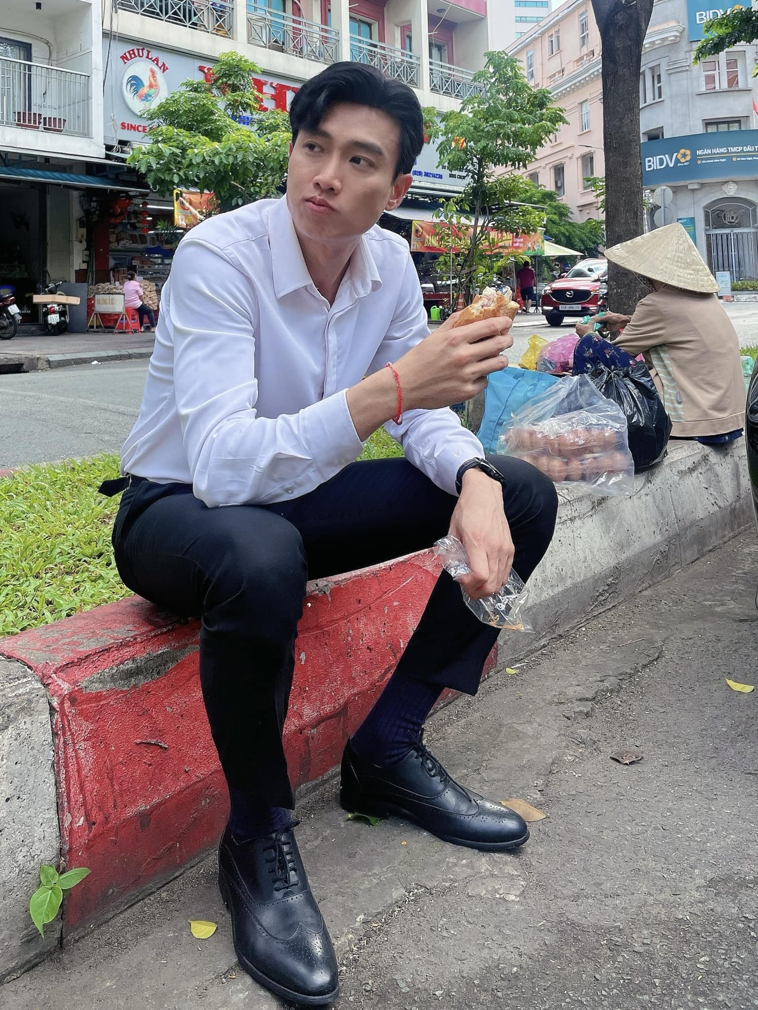 Ngoại hình nam nghệ sĩ sở hữu 2 biệt thự 70 tỷ ở TP.HCM - Cần Thơ, bị đồn đào hoa nhưng U40 chưa vợ- Ảnh 1. Ngoại hình nam nghệ sĩ sở hữu 2 biệt thự 70 tỷ ở TP.HCM - Cần Thơ, bị đồn đào hoa nhưng U40 chưa vợ- Ảnh 1.