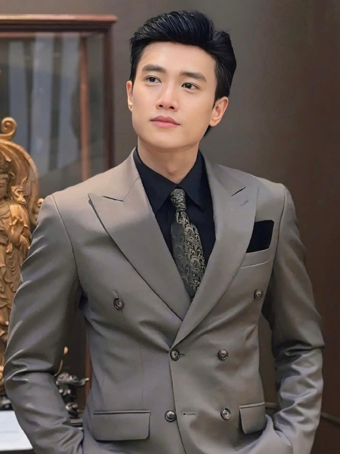 Ngoại hình nam nghệ sĩ sở hữu 2 biệt thự 70 tỷ ở TP.HCM - Cần Thơ, bị đồn đào hoa nhưng U40 chưa vợ- Ảnh 2. Ngoại hình nam nghệ sĩ sở hữu 2 biệt thự 70 tỷ ở TP.HCM - Cần Thơ, bị đồn đào hoa nhưng U40 chưa vợ- Ảnh 2.