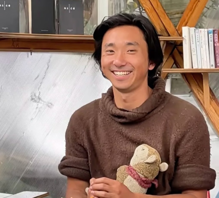 Ghét đời thượng lưu, thiếu gia chọn cảnh vô gia cư, sống với 370.000 đồng/tháng Ghét đời thượng lưu, thiếu gia chọn cảnh vô gia cư, sống với 370.000 đồng/tháng