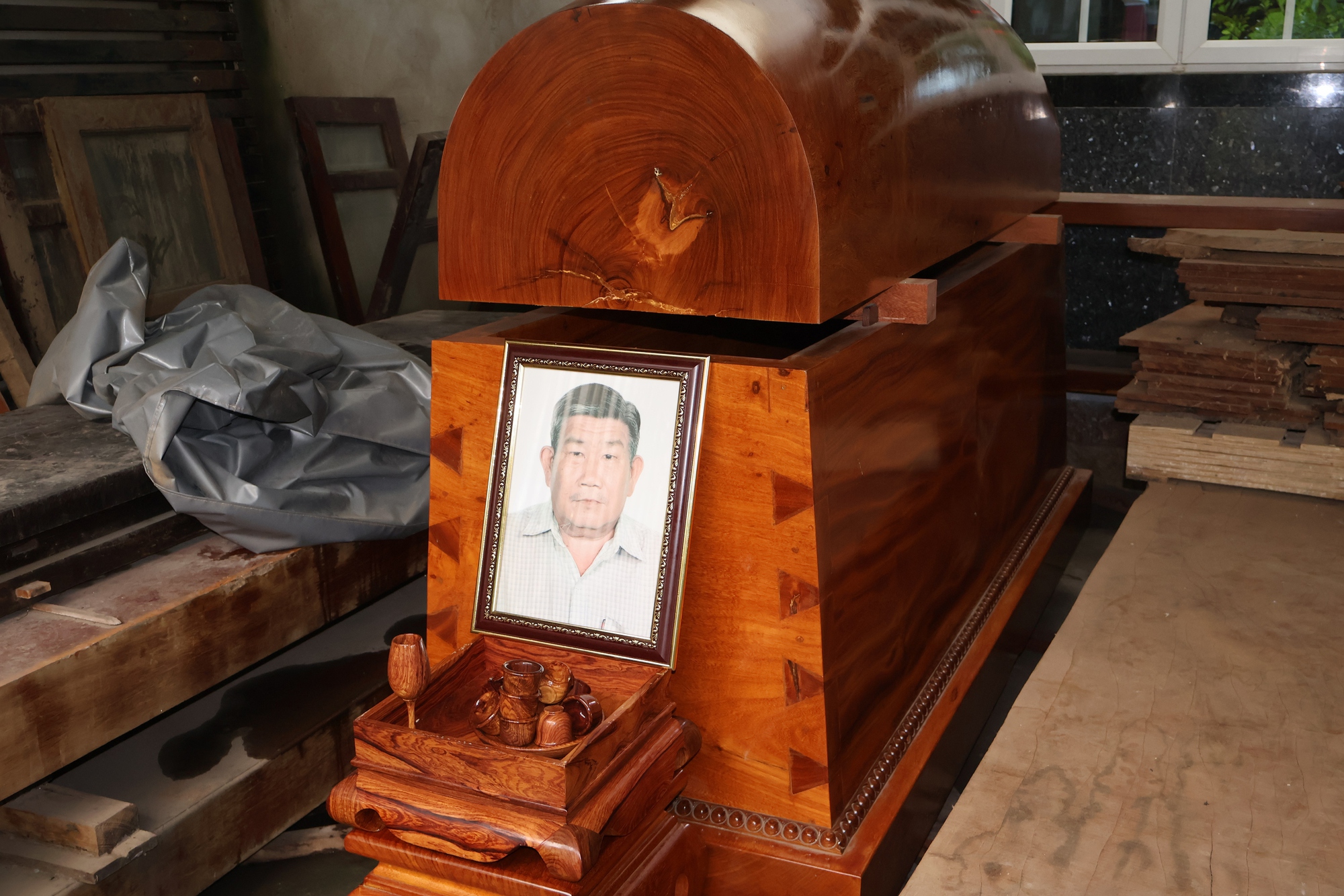 “Đóng quan tài để sống lâu” – chuyện lạ ở Sài Gòn - Ảnh 2. “Đóng quan tài để sống lâu” – chuyện lạ ở Sài Gòn - Ảnh 2.