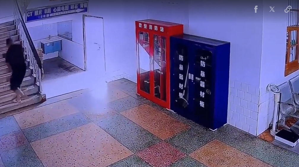 Gặp cụ ông bị ngã xe, người đàn ông liền giúp đỡ, không ngờ bị gia đình nạn nhân đòi bồi thường hơn 100 triệu đồng Gặp cụ ông bị ngã xe, người đàn ông liền giúp đỡ, không ngờ bị gia đình nạn nhân đòi bồi thường hơn 100 triệu đồng