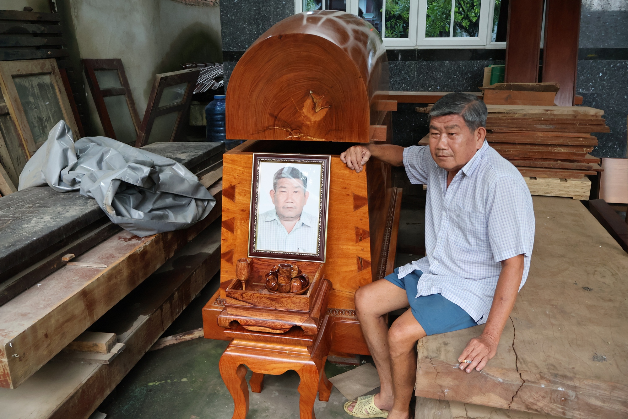 “Đóng quan tài để sống lâu” – chuyện lạ ở Sài Gòn - Ảnh 3. “Đóng quan tài để sống lâu” – chuyện lạ ở Sài Gòn - Ảnh 3.