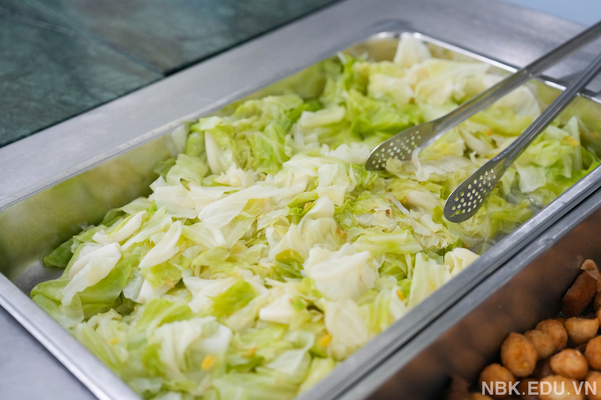 Xuýt xoa bữa cơm miễn phí siêu ngon của học sinh 1 trường tư tại Hà Nội trong buổi tối... bất đắc dĩ phải ở lại trường! Xuýt xoa bữa cơm miễn phí siêu ngon của học sinh 1 trường tư tại Hà Nội trong buổi tối... bất đắc dĩ phải ở lại trường!