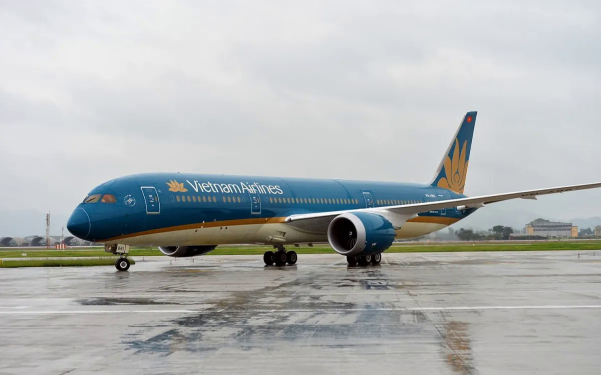 Gần 100 chuyến bay bị ảnh hưởng, nhiều hạ tầng bị ngập úng tại sân bay Nội Bài - Ảnh 1.