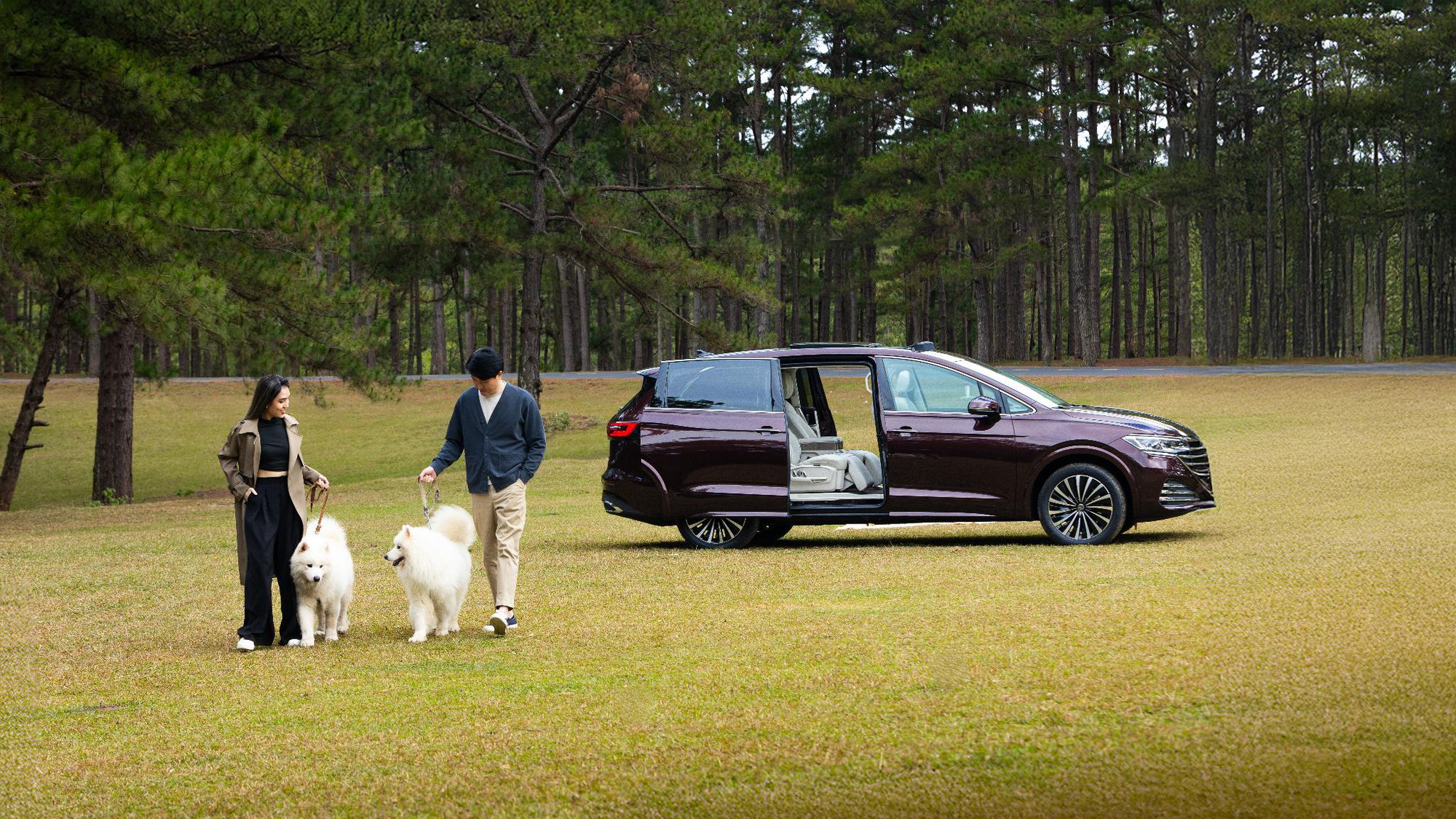 Bài toán chọn xe tầm giá 2 tỷ đồng cho gia đình 3 thế hệ: Volkswagen Viloran là lời giải trọn vẹn - Ảnh 1. Bài toán chọn xe tầm giá 2 tỷ đồng cho gia đình 3 thế hệ: Volkswagen Viloran là lời giải trọn vẹn - Ảnh 1.