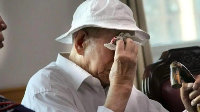 Làm điều này suốt 60 năm, đến tuổi già tôi đang phải hối hận vô cùng - Ảnh 1.