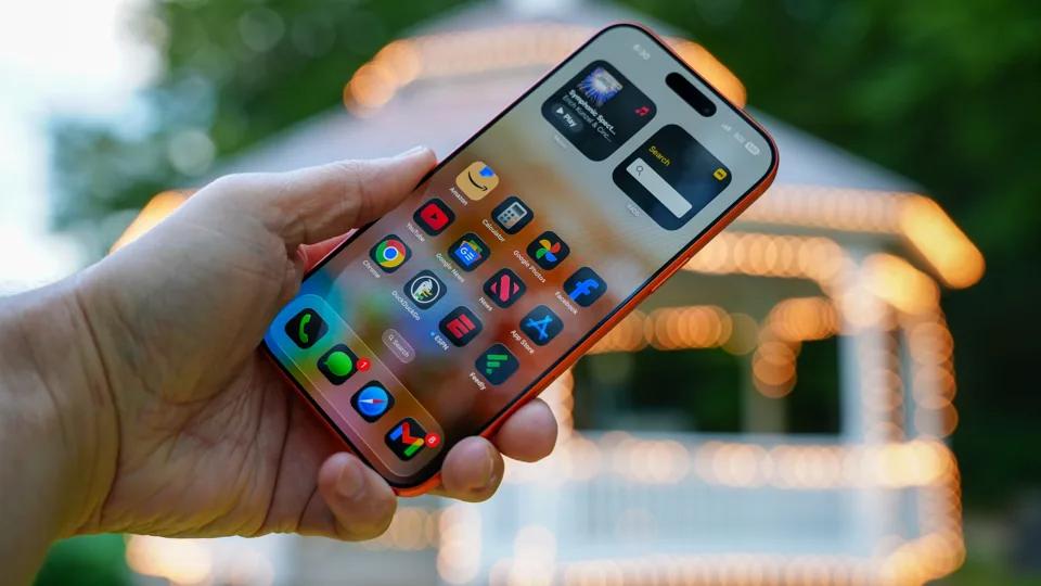 iPhone 17 Pro Max có gì hot? Điểm danh loạt tính năng khiến dân tình đổ gục - Ảnh 3. iPhone 17 Pro Max có gì hot? Điểm danh loạt tính năng khiến dân tình đổ gục - Ảnh 3.