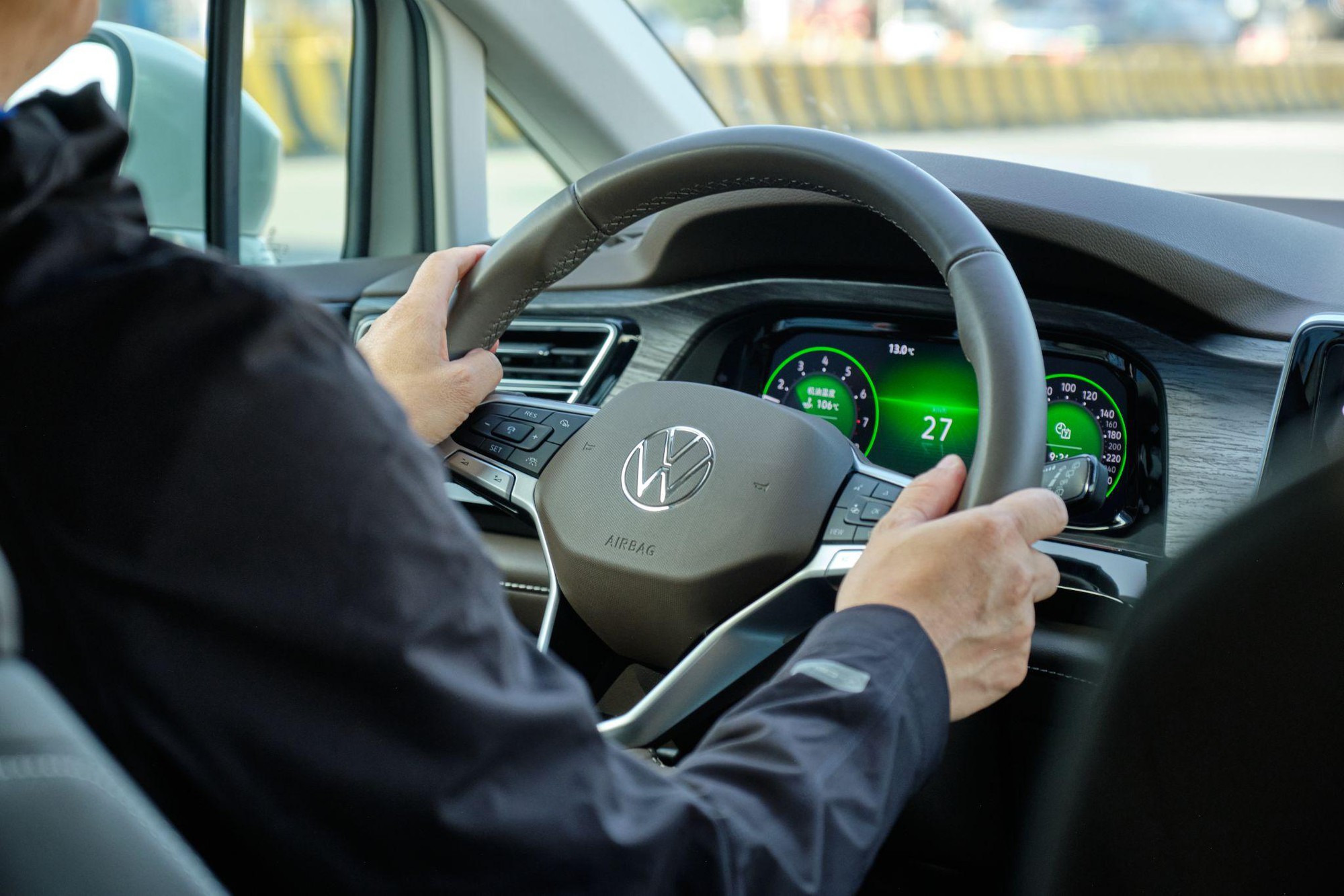 Bài toán chọn xe tầm giá 2 tỷ đồng cho gia đình 3 thế hệ: Volkswagen Viloran là lời giải trọn vẹn - Ảnh 3. Bài toán chọn xe tầm giá 2 tỷ đồng cho gia đình 3 thế hệ: Volkswagen Viloran là lời giải trọn vẹn - Ảnh 3.