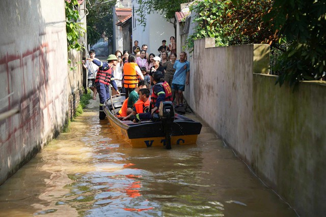 Hà Nội lên phương án sơ tán hơn 38.000 người dân vùng bị lũ lụt đe dọa- Ảnh 1.