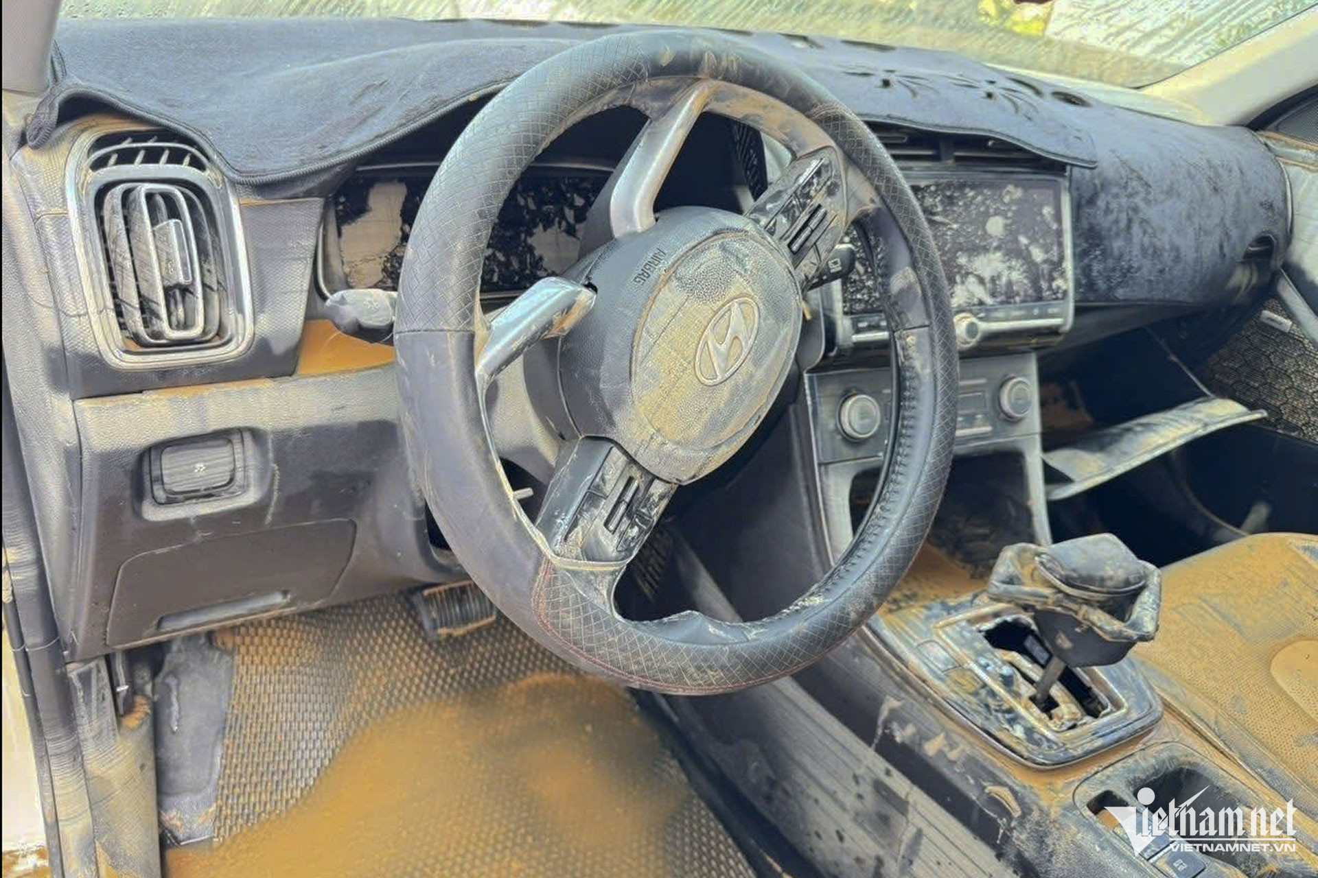 Xử lý ô tô ngập bùn đất tại Thái Nguyên để tránh hỏng hóc - Ảnh 3.