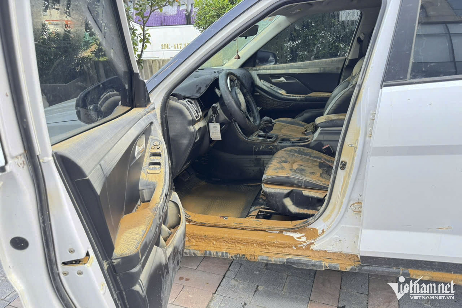 Xử lý ô tô ngập bùn đất tại Thái Nguyên để tránh hỏng hóc - Ảnh 4.