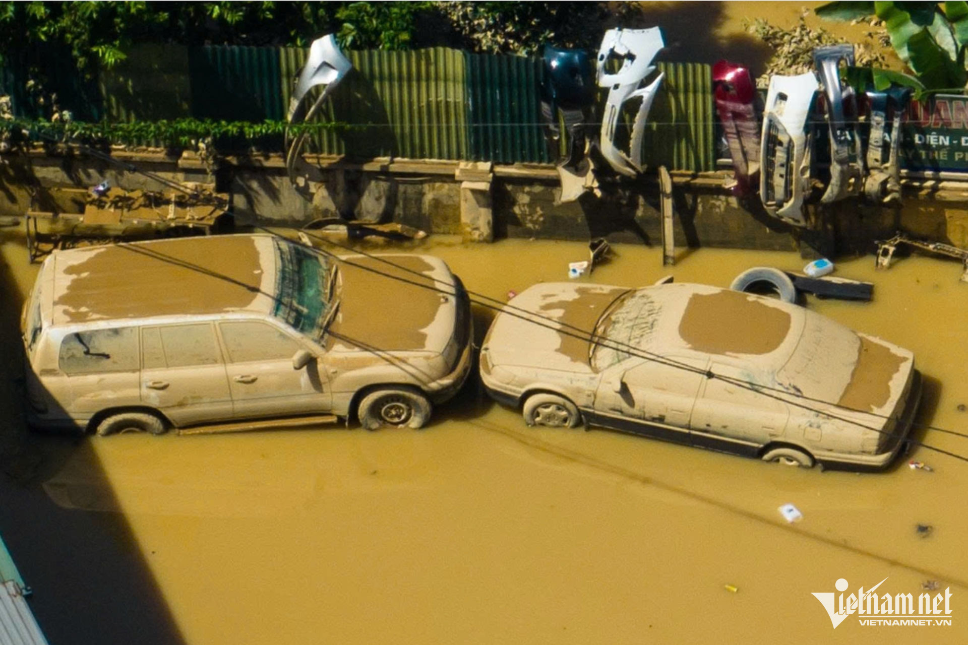 Xử lý ô tô ngập bùn đất tại Thái Nguyên để tránh hỏng hóc - Ảnh 1.