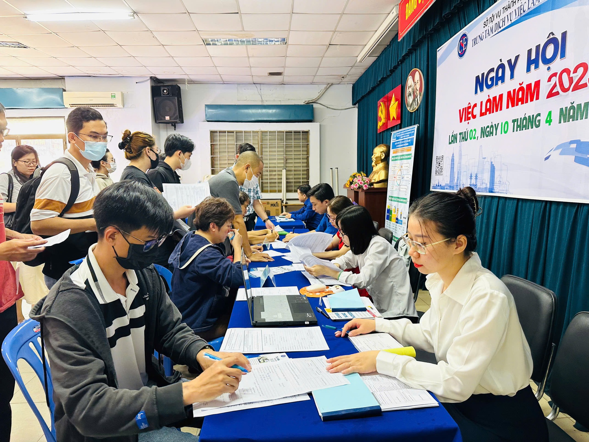 4 ngành doanh nghiệp TP HCM đang “mỏi mắt” tìm người - Ảnh 4.