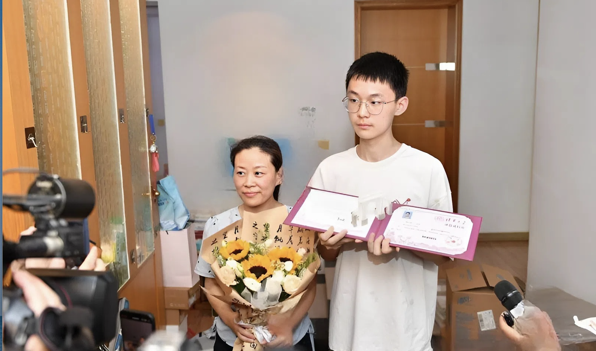 Nhìn những học sinh đỗ ĐH top 1, phát hiện ra: Đa phần trẻ thành công bắt nguồn từ 3 hành động "lạnh lùng" này của bố mẹ- Ảnh 1. Nhìn những học sinh đỗ ĐH top 1, phát hiện ra: Đa phần trẻ thành công bắt nguồn từ 3 hành động "lạnh lùng" này của bố mẹ- Ảnh 1.