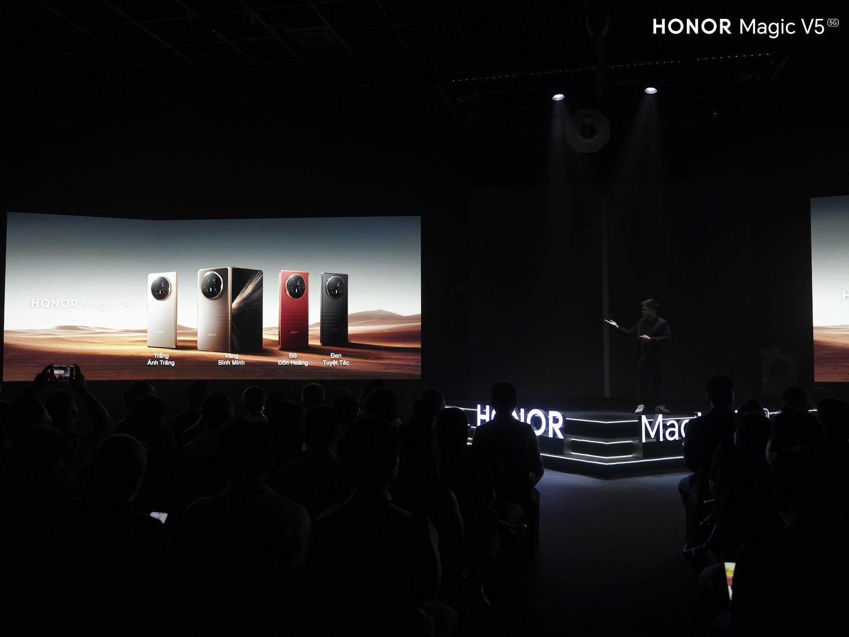 HONOR Magic V5 - điện thoại gập mỏng nhất thế giới: Chỉ 4,1mm, vẫn có pin “khủng” 5.820mAh- Ảnh 2. HONOR Magic V5 - điện thoại gập mỏng nhất thế giới: Chỉ 4,1mm, vẫn có pin “khủng” 5.820mAh- Ảnh 2.