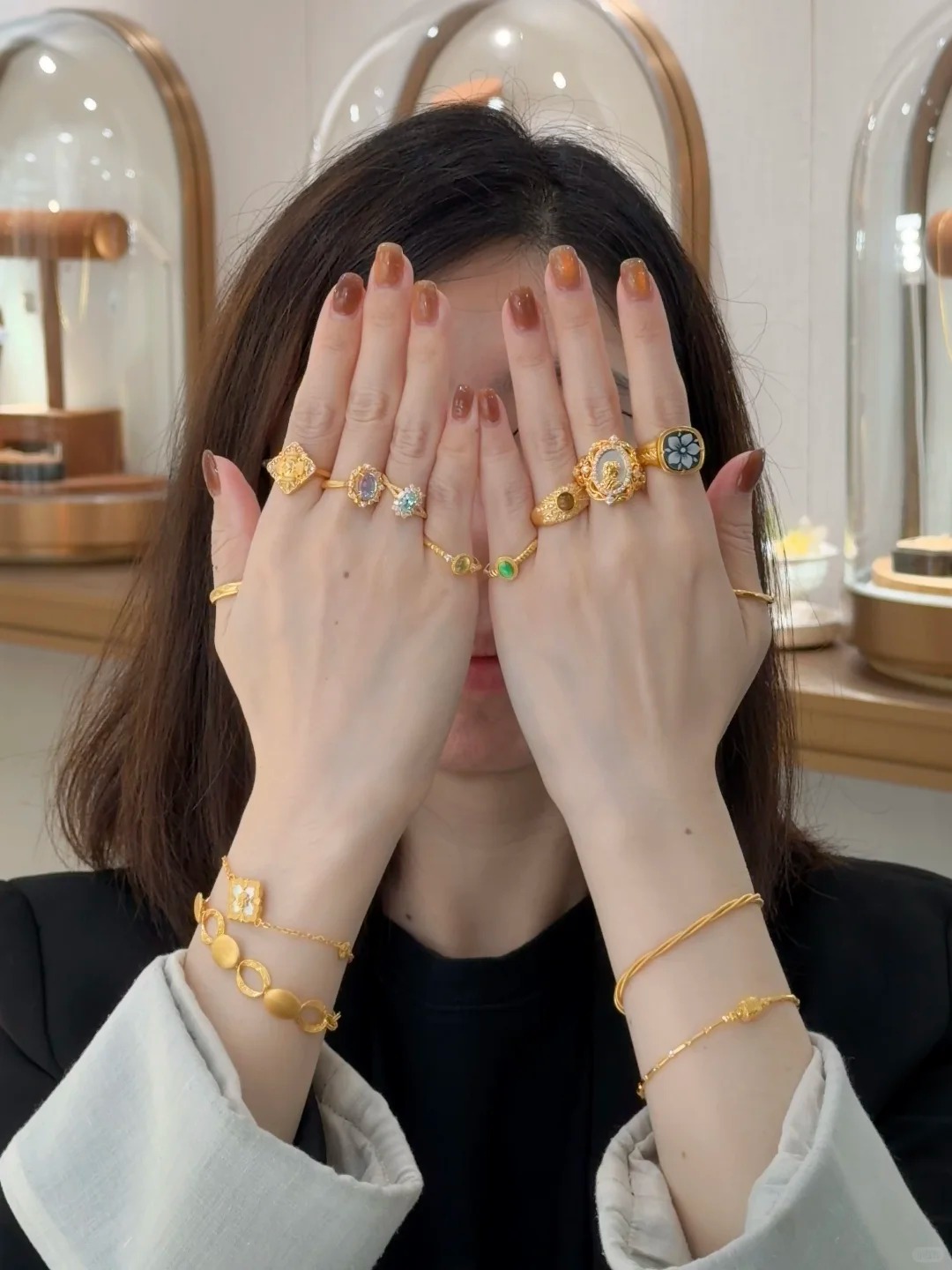 Bà mẹ 8x mở 6 tiệm vàng, làm chuỗi cung ứng: Phụ nữ muốn tuổi già an yên phải biết kiếm tiền và tích lũy- Ảnh 8. Bà mẹ 8x mở 6 tiệm vàng, làm chuỗi cung ứng: Phụ nữ muốn tuổi già an yên phải biết kiếm tiền và tích lũy- Ảnh 8.