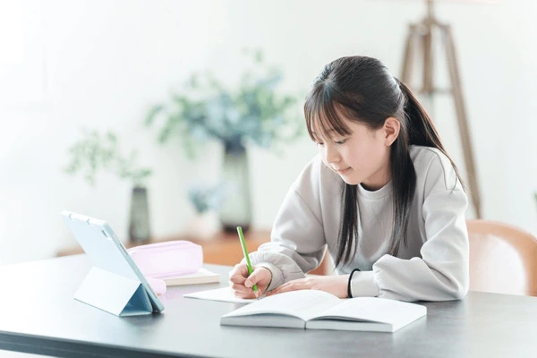 Nhìn những học sinh đỗ ĐH top 1, phát hiện ra: Đa phần trẻ thành công bắt nguồn từ 3 hành động "lạnh lùng" này của bố mẹ- Ảnh 3. Nhìn những học sinh đỗ ĐH top 1, phát hiện ra: Đa phần trẻ thành công bắt nguồn từ 3 hành động "lạnh lùng" này của bố mẹ- Ảnh 3.