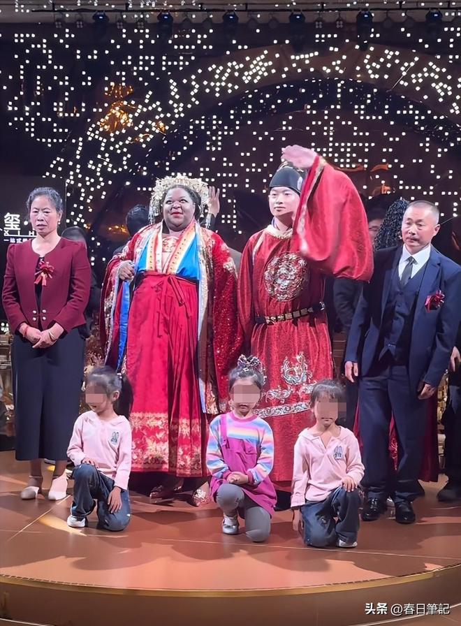 Nữ đại gia 47 tuổi mang 3,7 tỷ đồng, 1 chiếc ô tô và 1 căn nhà để cưới chàng trai 27 tuổi, phản ứng của bố mẹ chú rể gây bất ngờ- Ảnh 5. Nữ đại gia 47 tuổi mang 3,7 tỷ đồng, 1 chiếc ô tô và 1 căn nhà để cưới chàng trai 27 tuổi, phản ứng của bố mẹ chú rể gây bất ngờ- Ảnh 5.