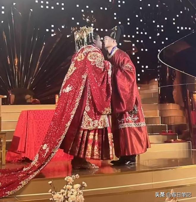 Nữ đại gia 47 tuổi mang 3,7 tỷ đồng, 1 chiếc ô tô và 1 căn nhà để cưới chàng trai 27 tuổi, phản ứng của bố mẹ chú rể gây bất ngờ- Ảnh 2. Nữ đại gia 47 tuổi mang 3,7 tỷ đồng, 1 chiếc ô tô và 1 căn nhà để cưới chàng trai 27 tuổi, phản ứng của bố mẹ chú rể gây bất ngờ- Ảnh 2.