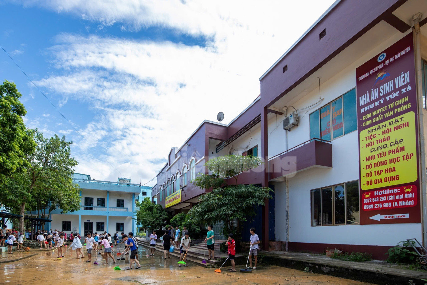 Đình chỉ nhân viên từ chối suất ăn từ thiện khi sinh viên đang bị cô lập- Ảnh 1.