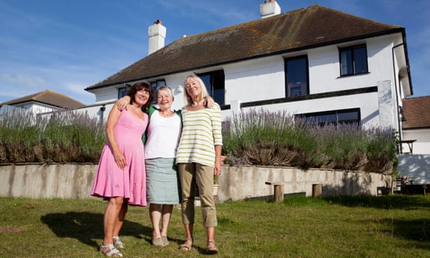 3 cụ bà U70 quyết bán hết nhà cửa, hùn tiền mua biệt thự cùng nhau dưỡng già: “Con tôi bảo tôi dở hơi”- Ảnh 1.