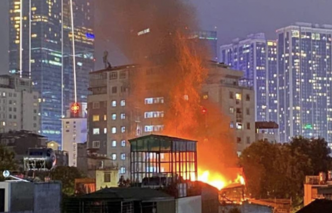 Cháy lớn Hà Nội do Hoàng Cao Sơn đốt rác nhiều lần , hàng xóm khốn đốn - Ảnh 2.