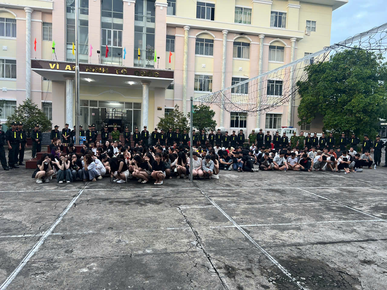 Cần Thơ: Đột kích quán bar , karaoke phát hiện nhiều người dương tính với ma túy - Ảnh 1. Cần Thơ: Đột kích quán bar , karaoke phát hiện nhiều người dương tính với ma túy - Ảnh 1.