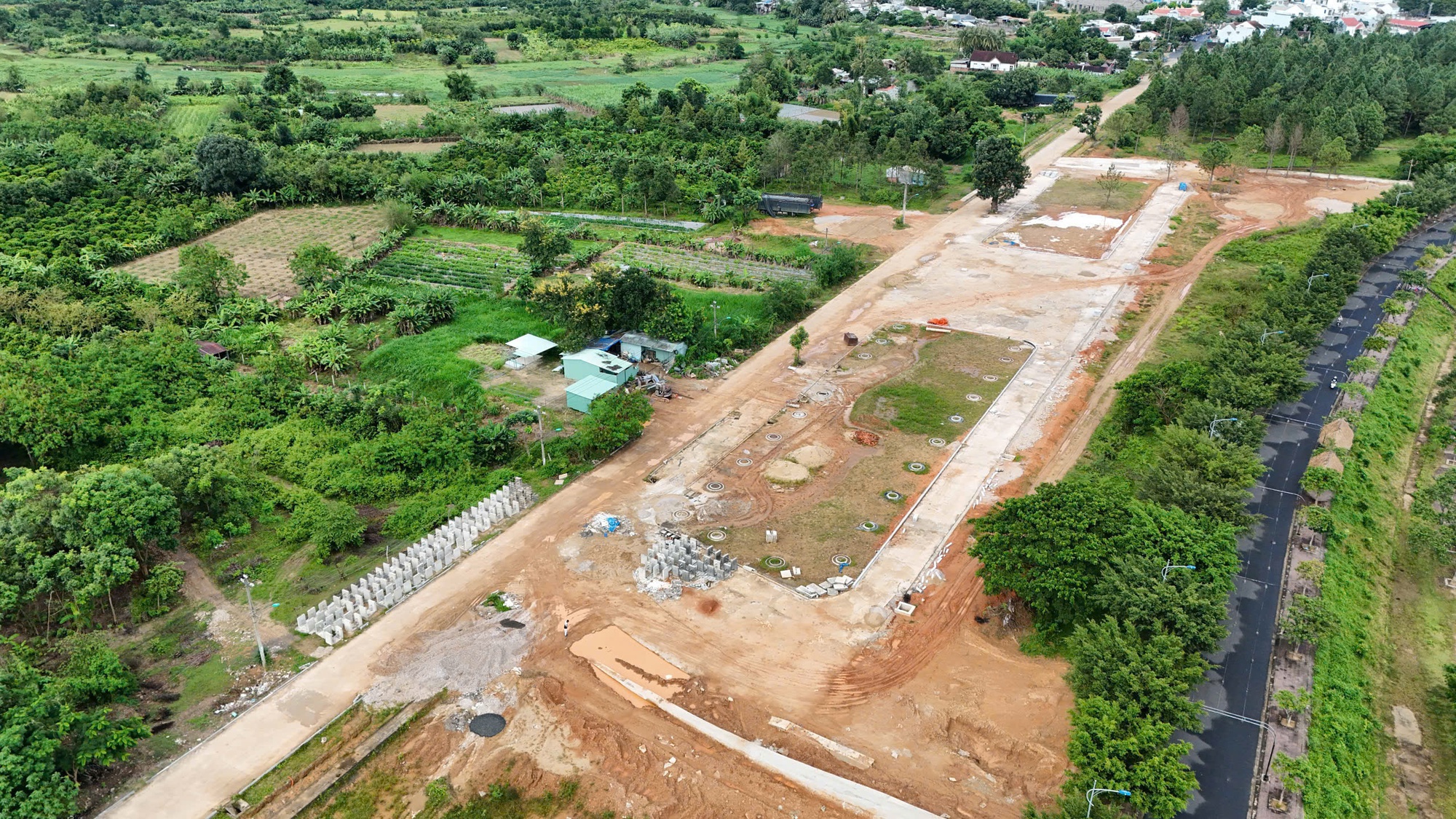 Dự án trăm tỉ dang dở, giăng "bẫy" người dân 1 Dự án trăm tỉ giăng "bẫy" người dân - Ảnh 1.