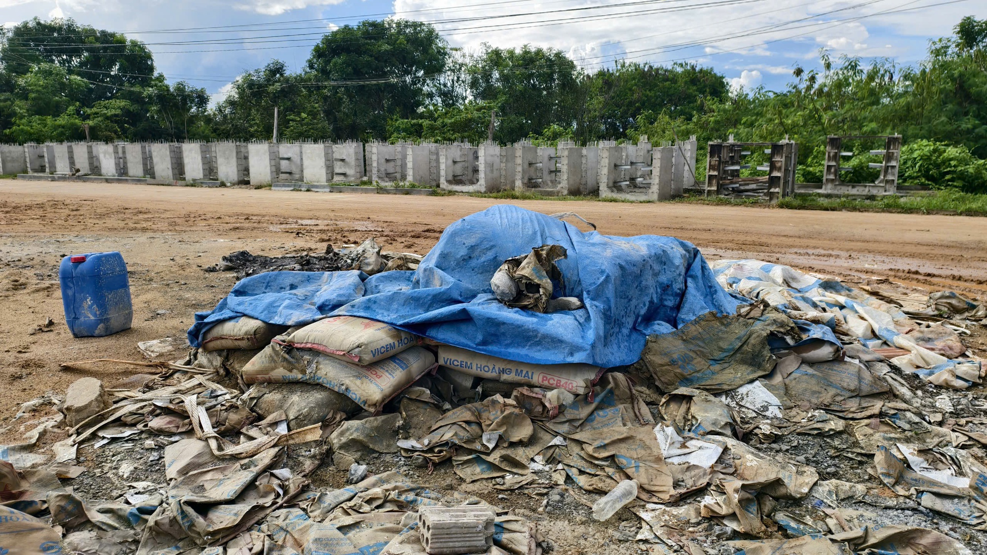Dự án trăm tỉ dang dở, giăng "bẫy" người dân 5 Dự án trăm tỉ giăng "bẫy" người dân - Ảnh 5.