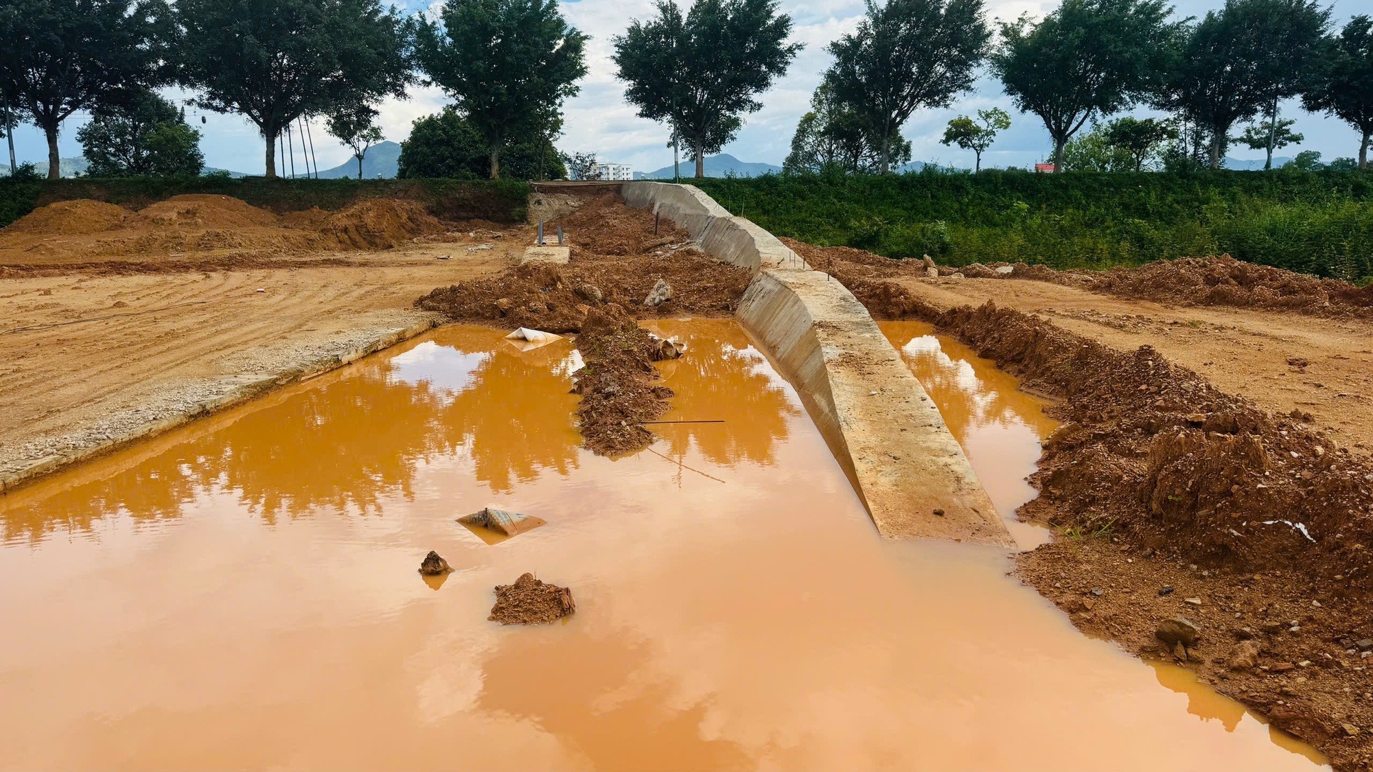 Dự án trăm tỉ dang dở, giăng "bẫy" người dân 4 Dự án trăm tỉ giăng "bẫy" người dân - Ảnh 4.