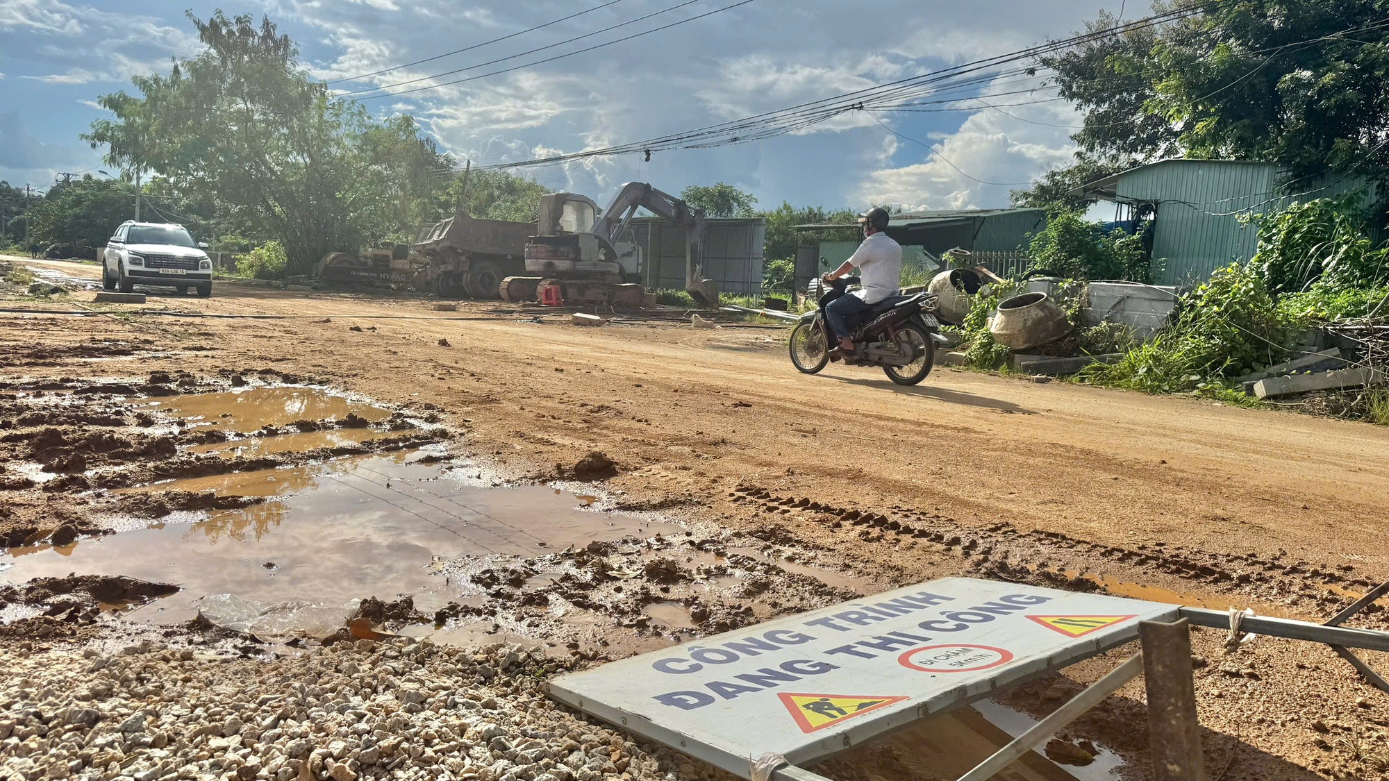 Dự án trăm tỉ dang dở, giăng "bẫy" người dân 2 Dự án trăm tỉ giăng "bẫy" người dân - Ảnh 2.