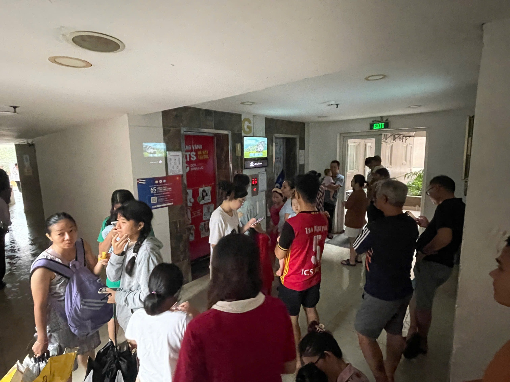 Cháy chung cư Tam Phú ở TP HCM trong Lúc trời mưa , không có thương vong - Ảnh 1.