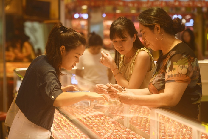 Vàng chịu nhiều sức ép tăng giá- Ảnh 1.