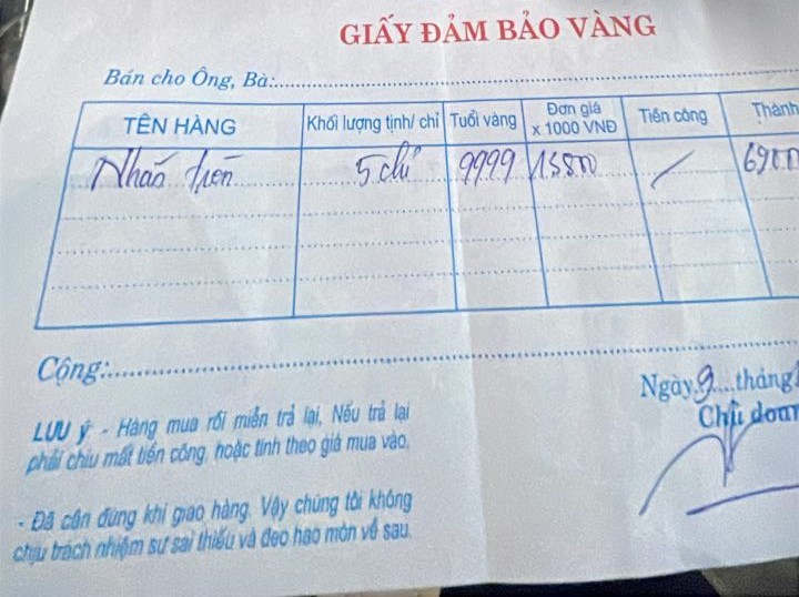 Bức ảnh hóa đơn cùng “tuyên ngôn mua vàng” khiến nhiều người nể ra mặt- Ảnh 1.