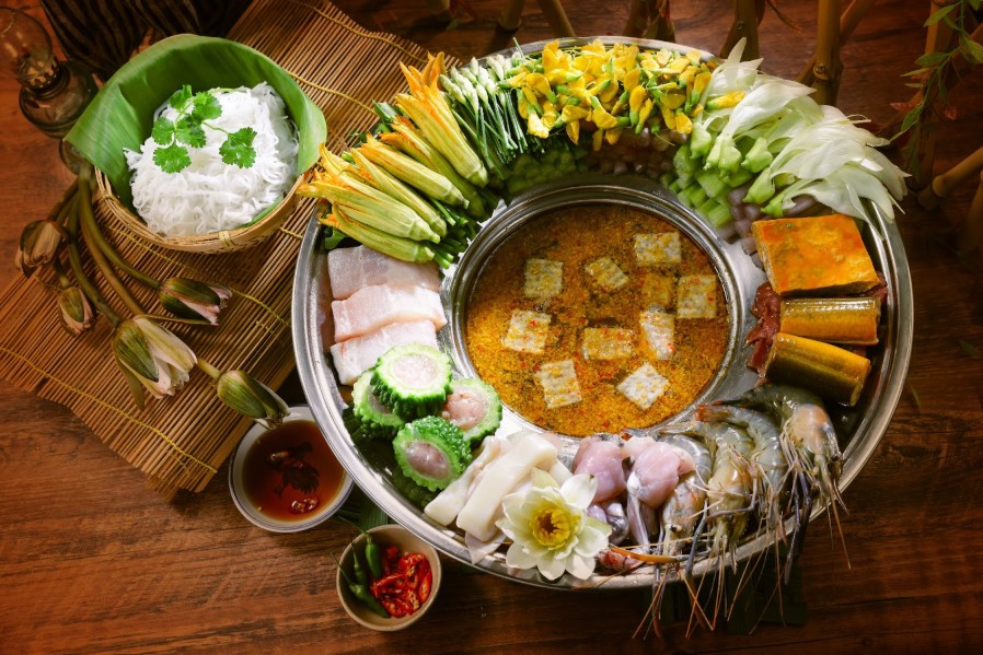 Món bán đầy vỉa hè Việt lên đài Hàn Quốc, một suất 3-4 người ăn, du khách nhận xét: "Đúng là tuyệt tác!" - Ảnh 5. Món bán đầy vỉa hè Việt lên đài Hàn Quốc, một suất 3-4 người ăn, du khách nhận xét: "Đúng là tuyệt tác!" - Ảnh 5.