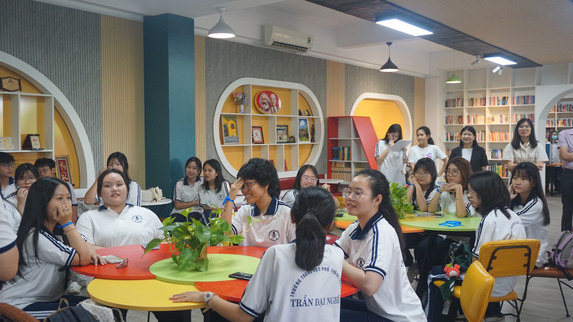 Bộ GD-ĐT ban hành quy định mới, tác động tới toàn bộ học sinh, giáo viên các trường chuyên - Ảnh 1.