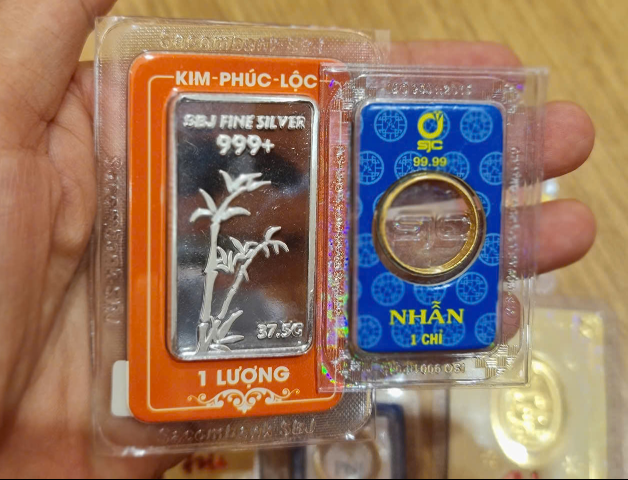 Giá bạc hôm nay 14 - 10: Tăng mạnh , nhà đầu tư tiếc nuối vì bán sớm - Ảnh 2. Giá bạc hôm nay 14 - 10: Tăng mạnh , nhà đầu tư tiếc nuối vì bán sớm - Ảnh 2.