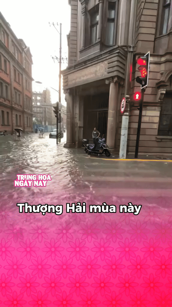 Cảnh tượng mưa ngập ở Thượng Hải khiến nhiều người giật mình, nhận xét: "Thật sự không tin nổi" - Ảnh 2. Cảnh tượng mưa ngập ở Thượng Hải khiến nhiều người giật mình, nhận xét: "Thật sự không tin nổi" - Ảnh 2.