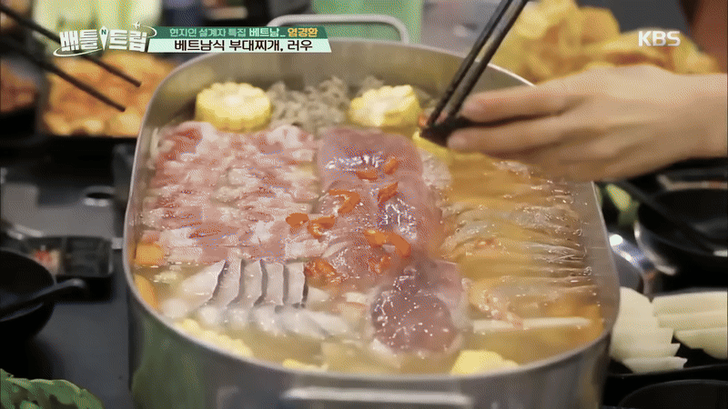 Món bán đầy vỉa hè Việt lên đài Hàn Quốc, một suất 3-4 người ăn, du khách nhận xét: "Đúng là tuyệt tác!" - Ảnh 1. Món bán đầy vỉa hè Việt lên đài Hàn Quốc, một suất 3-4 người ăn, du khách nhận xét: "Đúng là tuyệt tác!" - Ảnh 1.