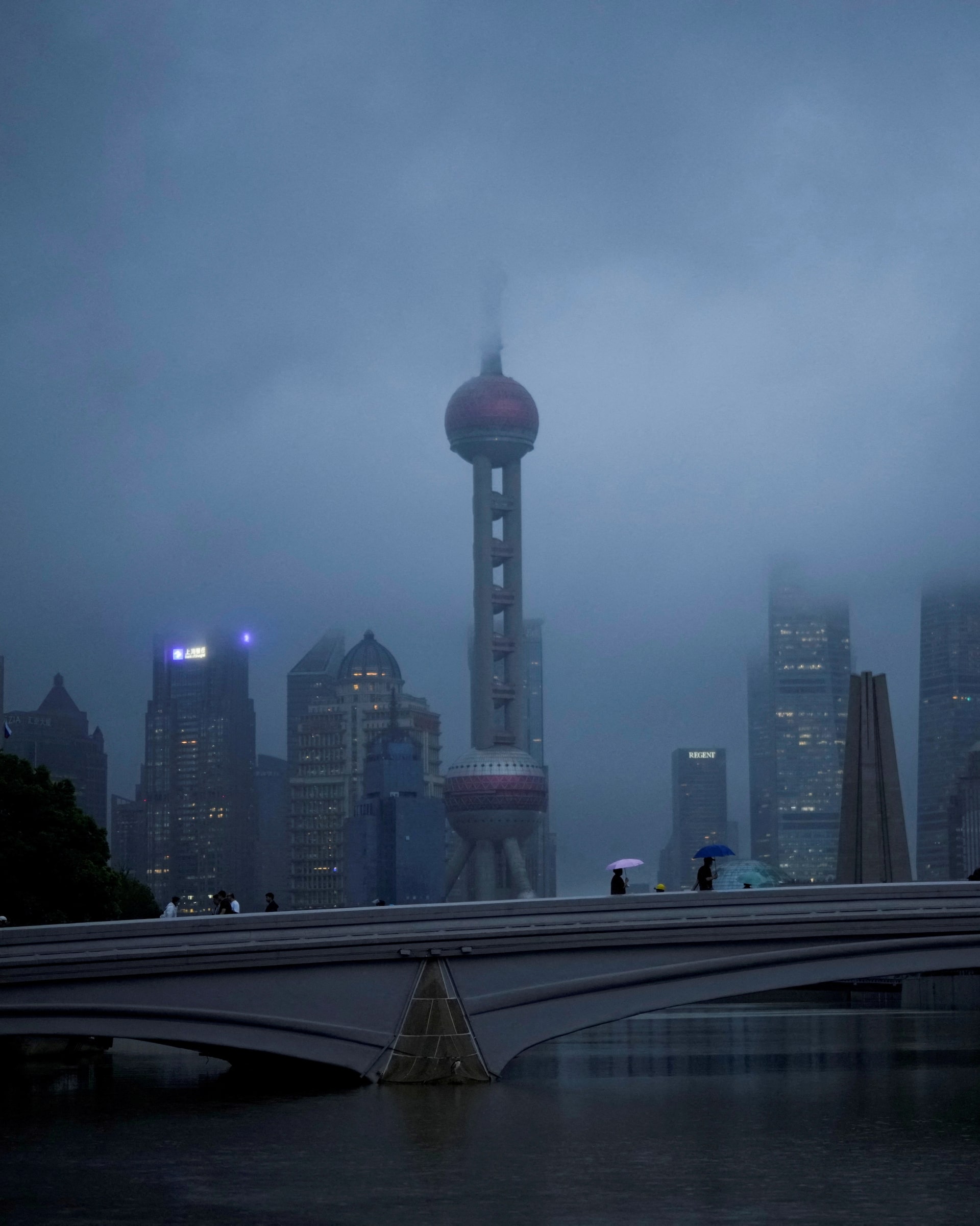 Cảnh tượng mưa ngập ở Thượng Hải khiến nhiều người giật mình, nhận xét: "Thật sự không tin nổi" - Ảnh 3. Cảnh tượng mưa ngập ở Thượng Hải khiến nhiều người giật mình, nhận xét: "Thật sự không tin nổi" - Ảnh 3.