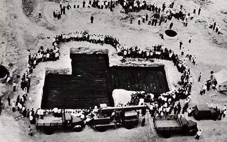 Đào thuỷ mộ 2.500 tuổi, phát hiện hài cốt 21 mỹ nhân vây quanh quan tài 7 tấn và kho báu nguyên vẹn không thể sao chép Đào thuỷ mộ 2.500 tuổi, phát hiện hài cốt 21 mỹ nhân vây quanh quan tài 7 tấn và kho báu nguyên vẹn không thể sao chép