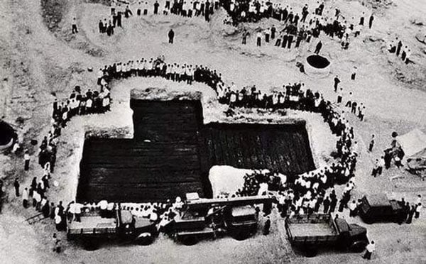 Đào thuỷ mộ 2.500 tuổi, phát hiện hài cốt 21 mỹ nhân vây quanh quan tài 7 tấn và kho báu nguyên vẹn không thể sao chép Đào thuỷ mộ 2.500 tuổi, phát hiện hài cốt 21 mỹ nhân vây quanh quan tài 7 tấn và kho báu nguyên vẹn không thể sao chép