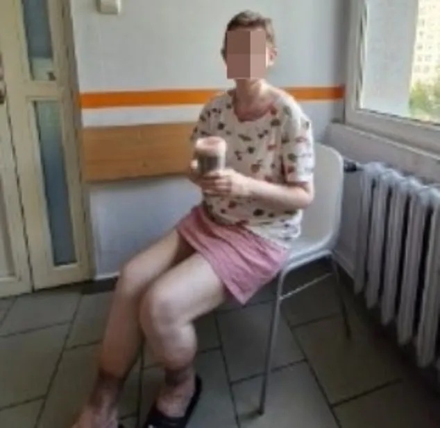 Cô gái bị giam ngay trong nhà cha mẹ suốt 27 năm, hàng xóm không hề biết - Ảnh 1.