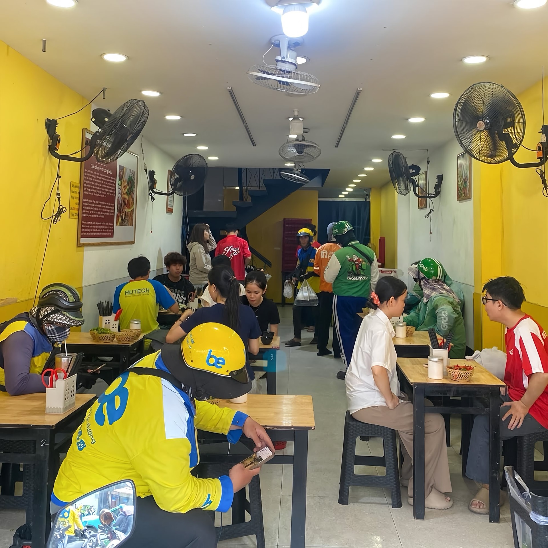 Xanh SM Ngon nhập cuộc: Cuộc đua giao đồ ăn thêm khốc liệt, thế song mã của GrabFood - ShopeeFood có lung lay?- Ảnh 2.