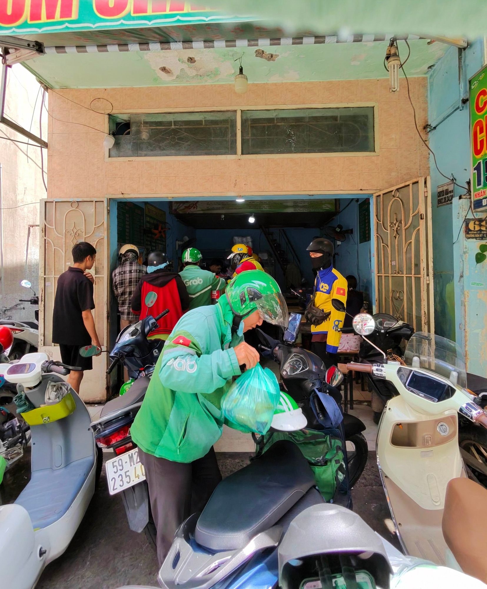 Xanh SM Ngon nhập cuộc: Cuộc đua giao đồ ăn thêm khốc liệt, thế song mã của GrabFood - ShopeeFood có lung lay?- Ảnh 12.